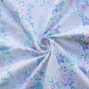Tissu - Coton - Fond blanc avec des fleurs aux teintes bleues, vertes et roses - 45 cm * 210 cm