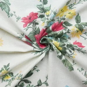 Tissu - Coton - Fond écru avec des fleurs rouges, jaunes et bleues - 122 * 215 cm