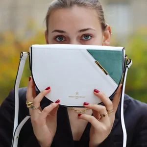 Sac blanc et velours vert d’eau, personnalisable : le Trompe-l’Oeil