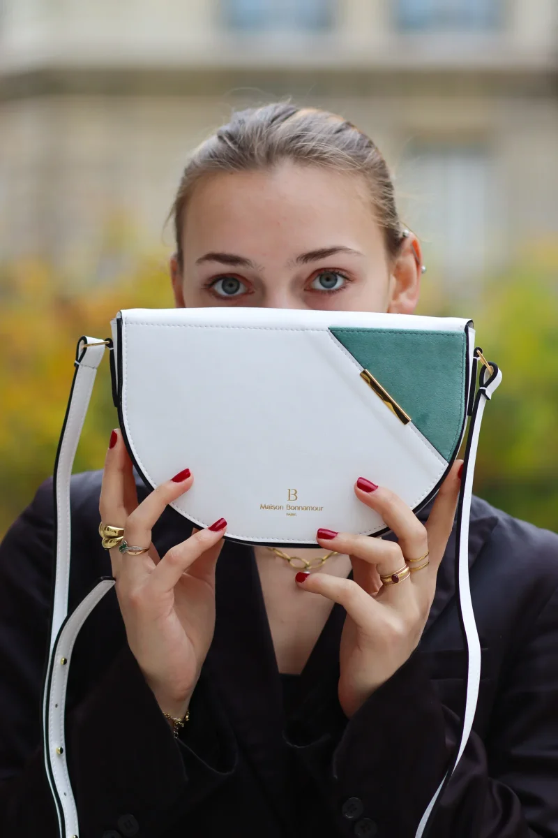 Sac blanc et velours vert d’eau, personnalisable : le Trompe-l’Oeil – Image 2