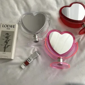 Miroir vintage en cœur – Décoration de coiffeuse tendance 2025